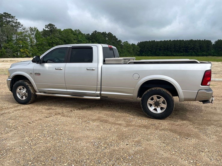 2011-dodge-ram-2500-image-2