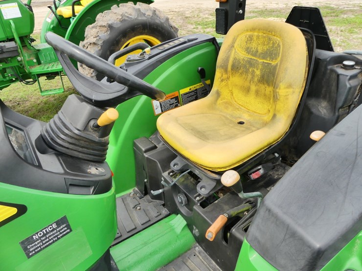 2019-john-deere-4044m-image-10