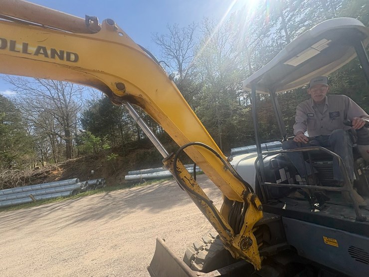 new-holland-e50b-image-34