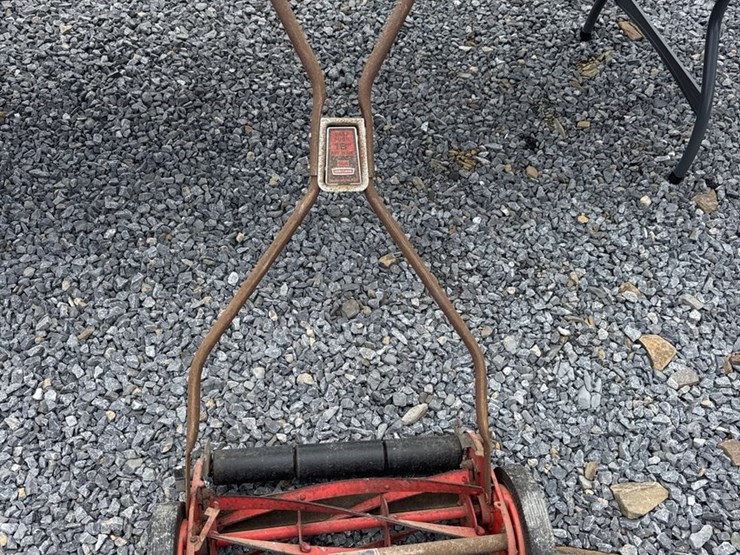 #547-•-nice-18-inch-craftsman-reel-mower-image-1