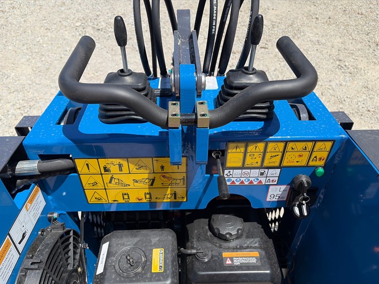 #230-•-unused-2026-agt-mx-mrw14-mini-skid-steer-loader-image-7