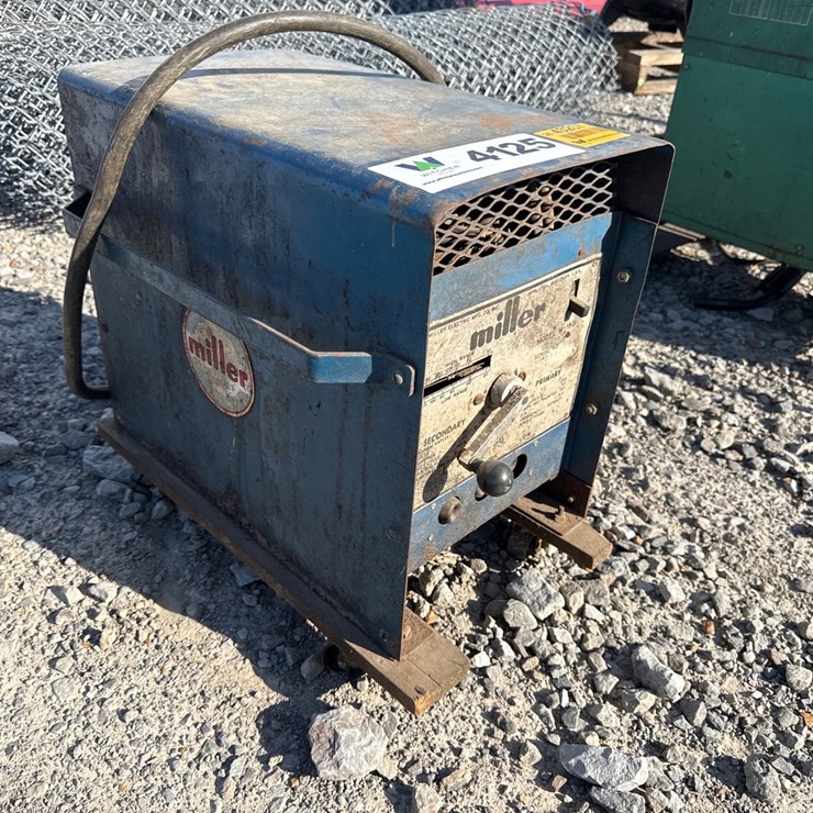 #43267 • Miller M180 Welder K198983 INV# 43267