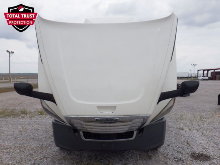 2019-freightliner-cascadia-126-image-23