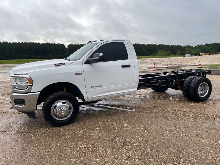 2020-dodge-ram-3500-image-1