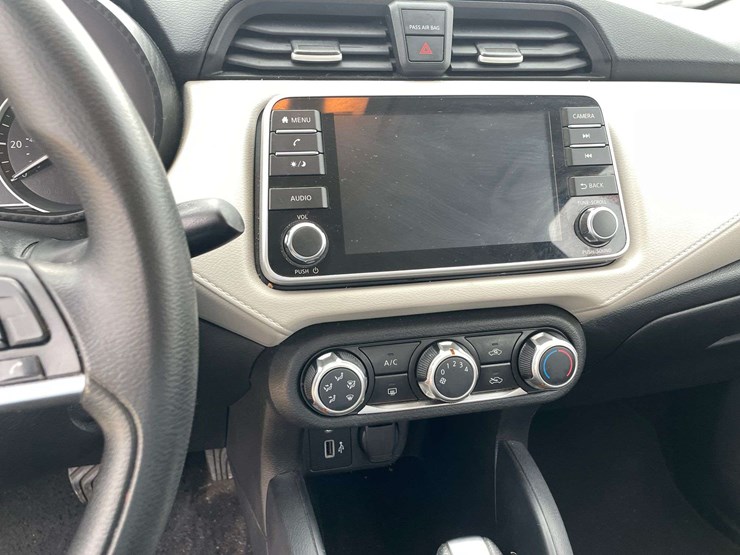 2021-nissan-versa-sv-4-door-sedan-(131,852-miles)-image-13