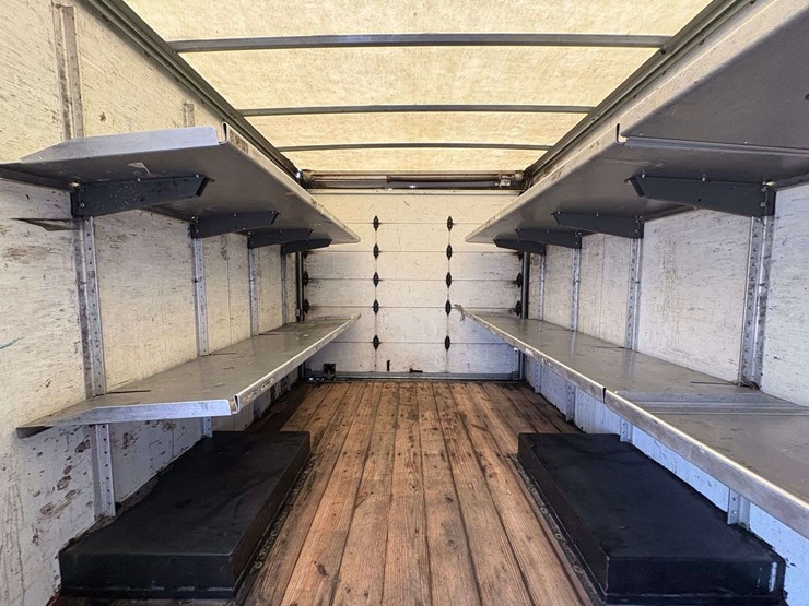 2018-chevrolet-express-3500-image-26