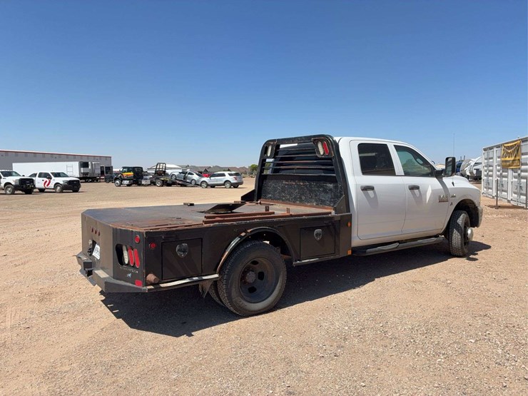 2015-ram-3500-laramie-image-3