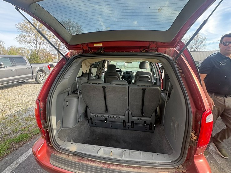 #42108-•-2007-chrysler-grand-caravan-passenger-van-vin:-1d8gp24r57b236495-image-9