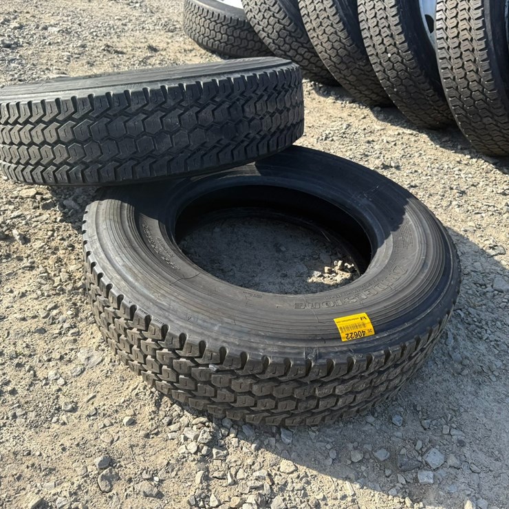 #40622 • Lot of (2) 295/75R22.5 Tires INV# 40622