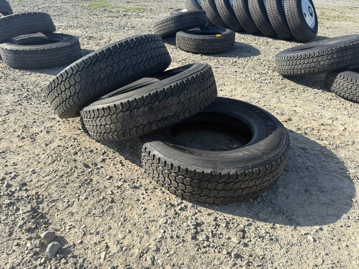 #701-•-lot-of-(3)-295/75r22.5-tires-inv#-40619-image-4