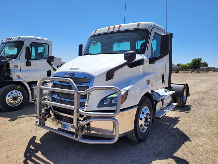 2019-freightliner-cascadia-116-image-1