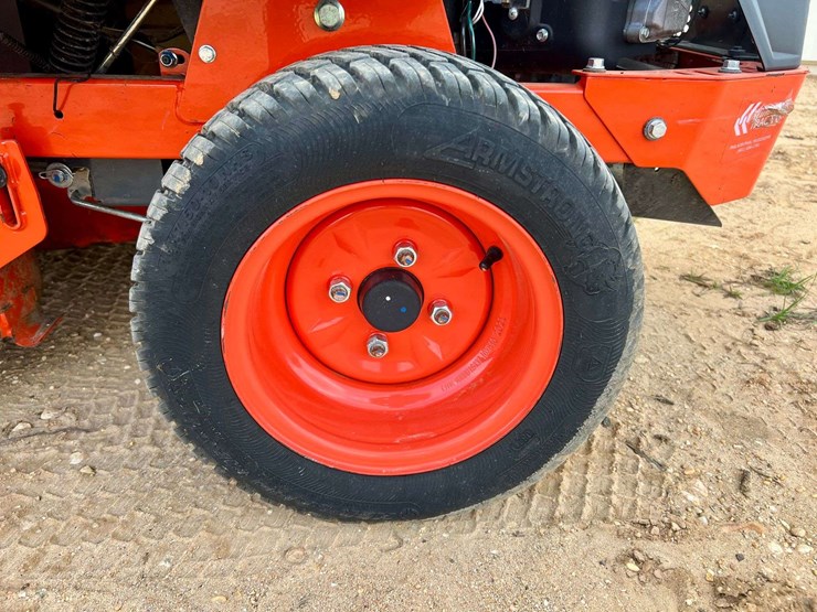 2022-kubota-z231kw-zero-turn-lawn-mower-(26-hours)-image-9
