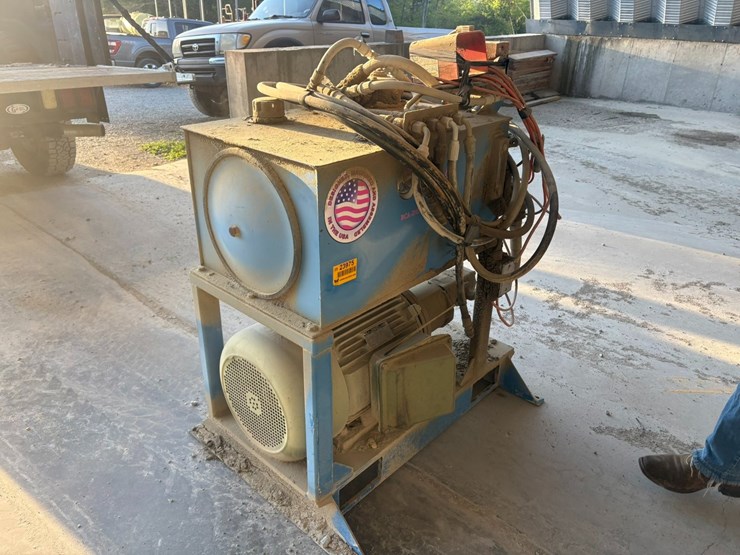 #23975-•-2012-iron-horse-30hp-hydraulic-pump-image-1