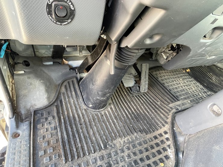 #3278-•-2017-isuzu-n-series-straight-truck-(has-wi-title)-image-46