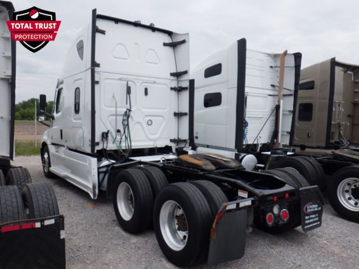 2021-freightliner-cascadia-126-image-16