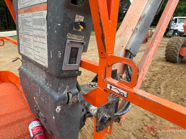 2014-jlg-800aj-image-12