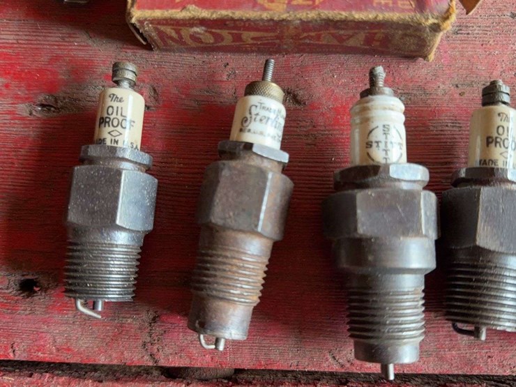 antique-spark-plug-assortment-image-3