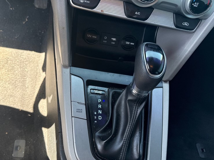 #42717-•-2019-hyundai-elantra-sedan-kmhd84lf4ku743043-inv#-42717-image-27