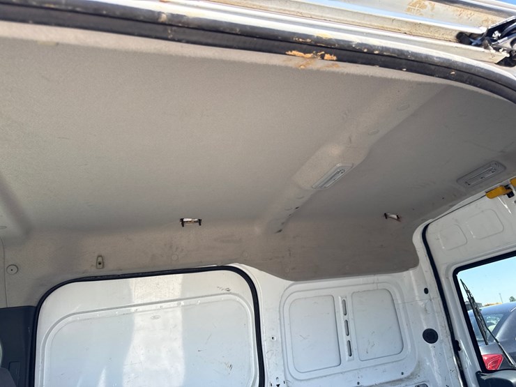 2010-ford-cargo-image-14