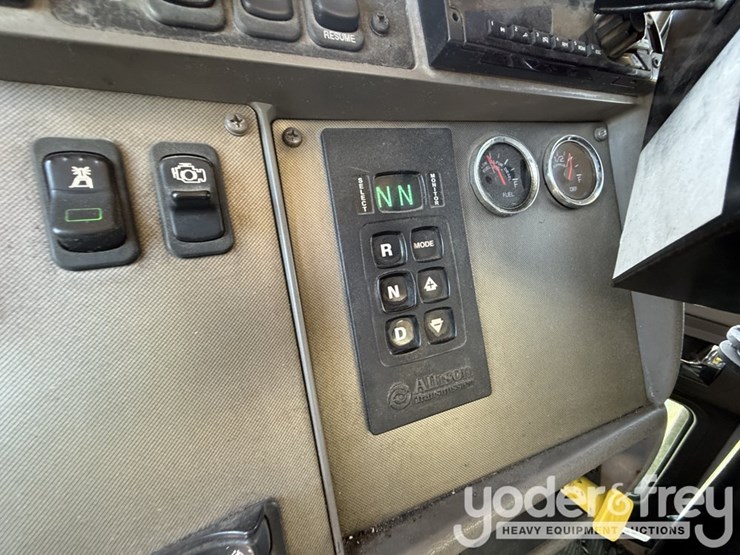 2016-kenworth-t300-image-15