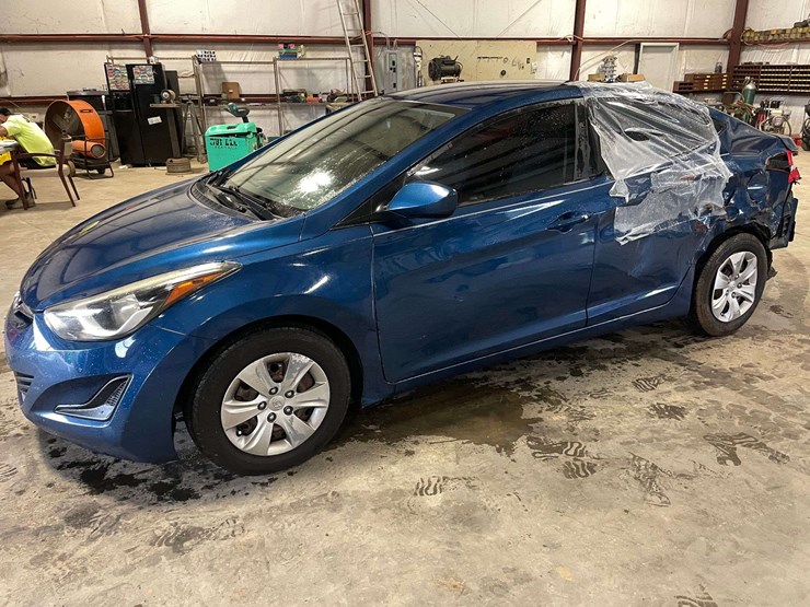 2016-hyundai-elantra-4-door-sedan-(99,032-miles)-wrecked-image-1
