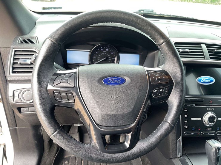 2017-ford-explorer-limited-image-12