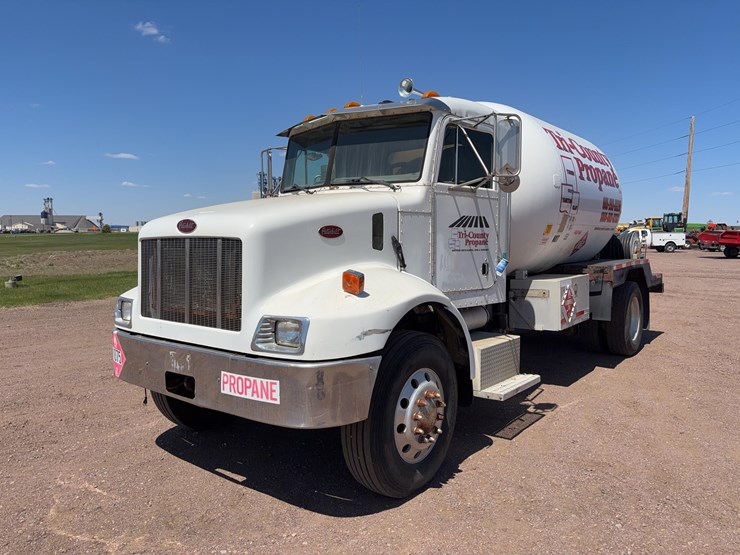 2003-peterbilt-330-image-1