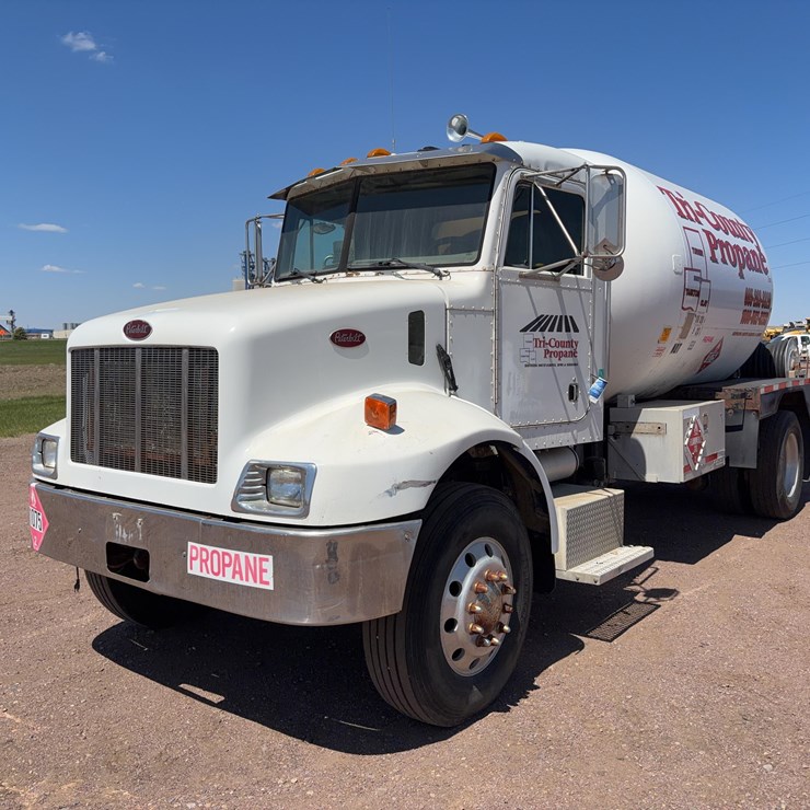 2003 PETERBILT 330