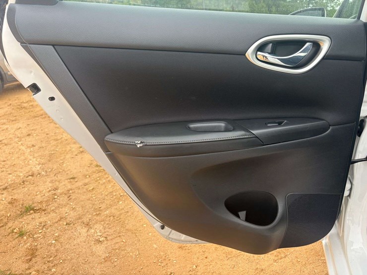 2019-nissan-sentra-sv-4-door-sedan-(150,420-miles)-image-18