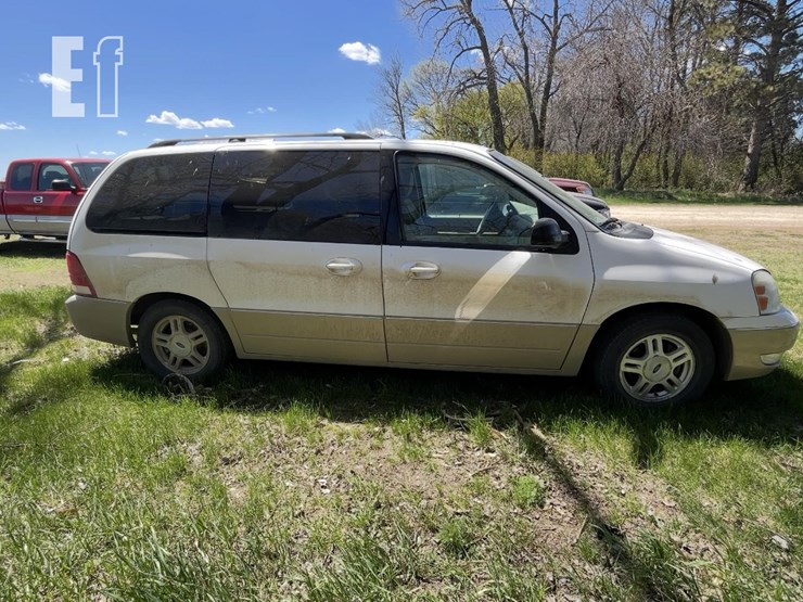 2004-ford-freestar-image-1
