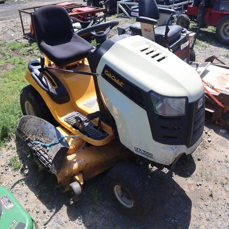Cub Cadet LXT1050 Riding Mower