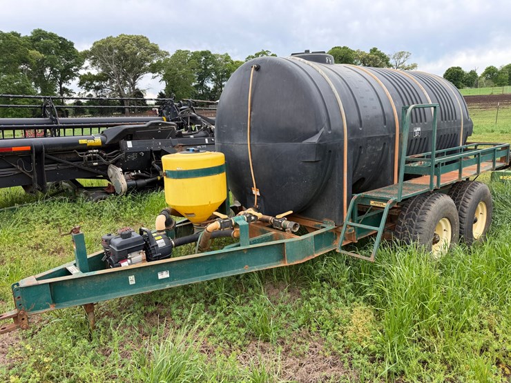 #530-•-1600-gallon-nurse-tank-trailer-with-pump-image-1