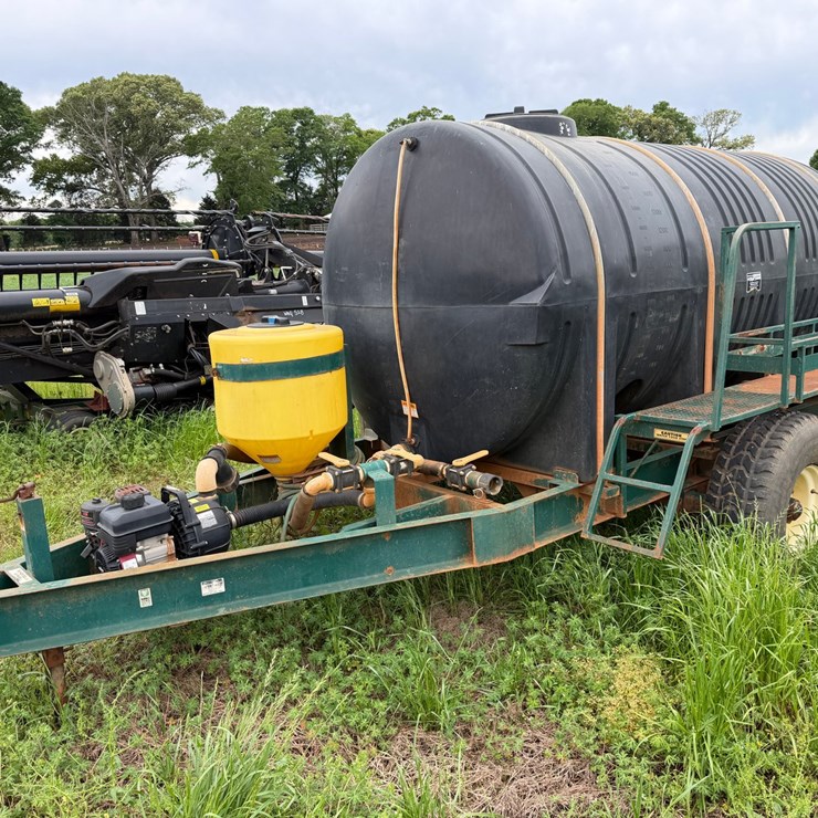#530 • 1600 Gallon Nurse Tank Trailer with Pump