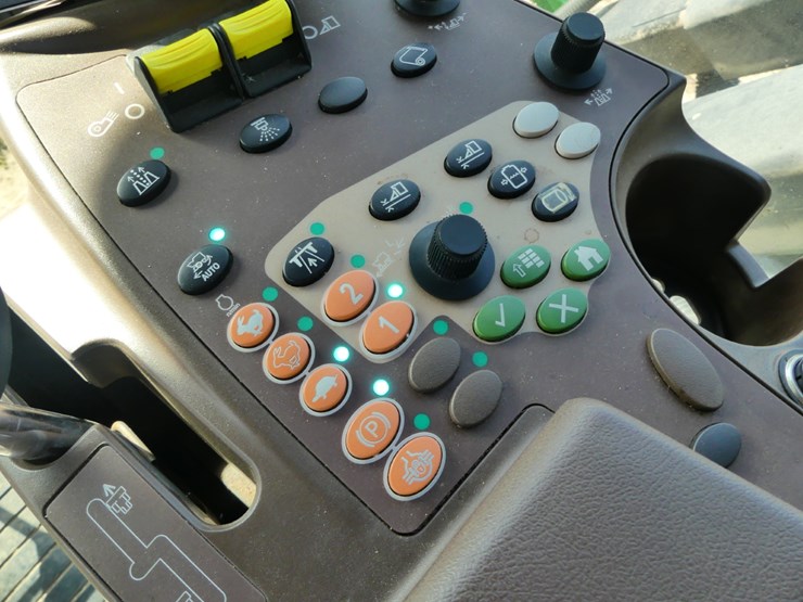 2020-john-deere-cp690-image-28