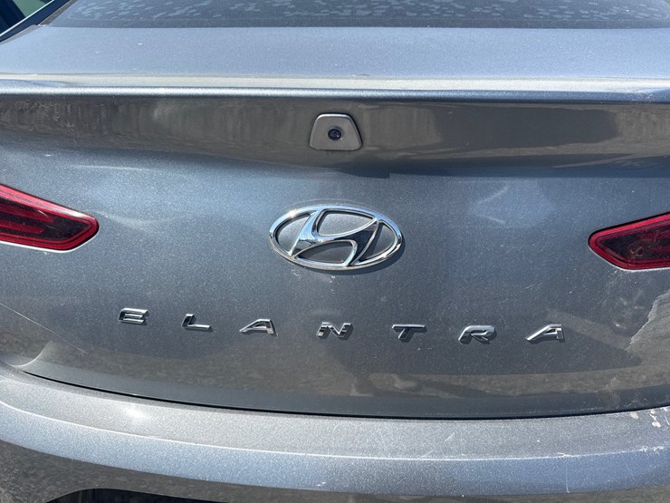 #42717-•-2019-hyundai-elantra-sedan-kmhd84lf4ku743043-inv#-42717-image-6