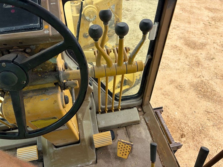 caterpillar-120-image-22