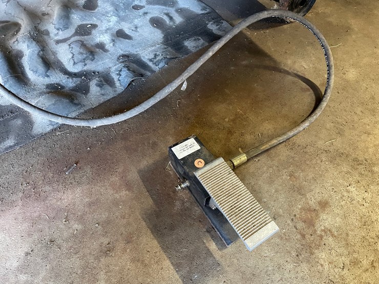 #1813-•-direct-lift-motorcycle/atv-air-actuated-lift-table-image-23