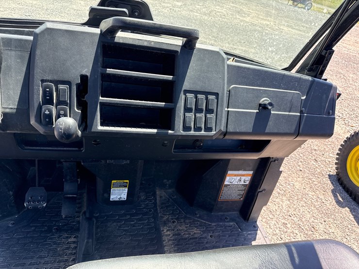 2023-john-deere-gator-image-19