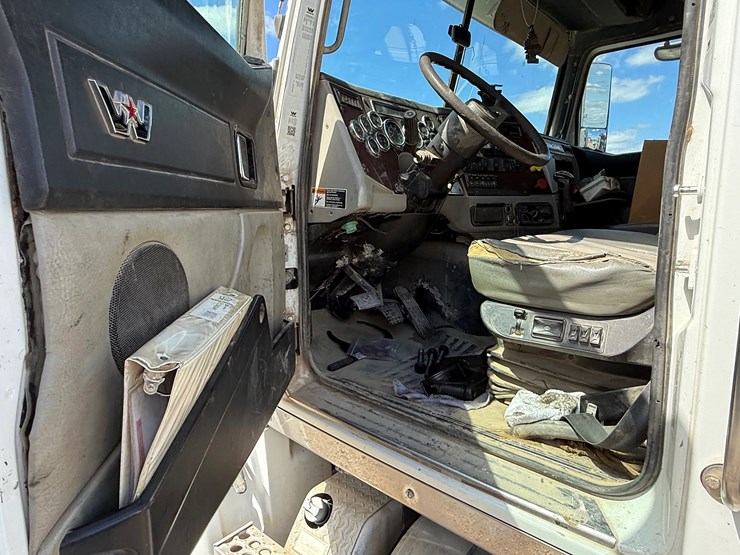 2018-western-star-4700-image-15