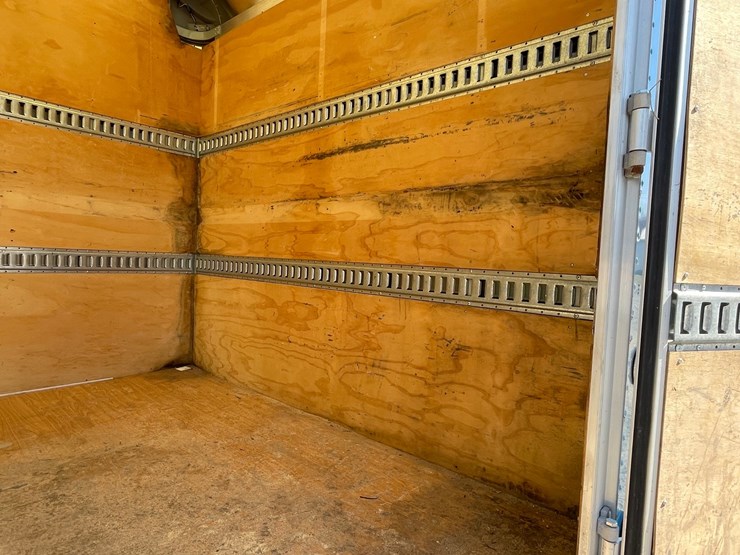 #3278-•-2017-isuzu-n-series-straight-truck-(has-wi-title)-image-16