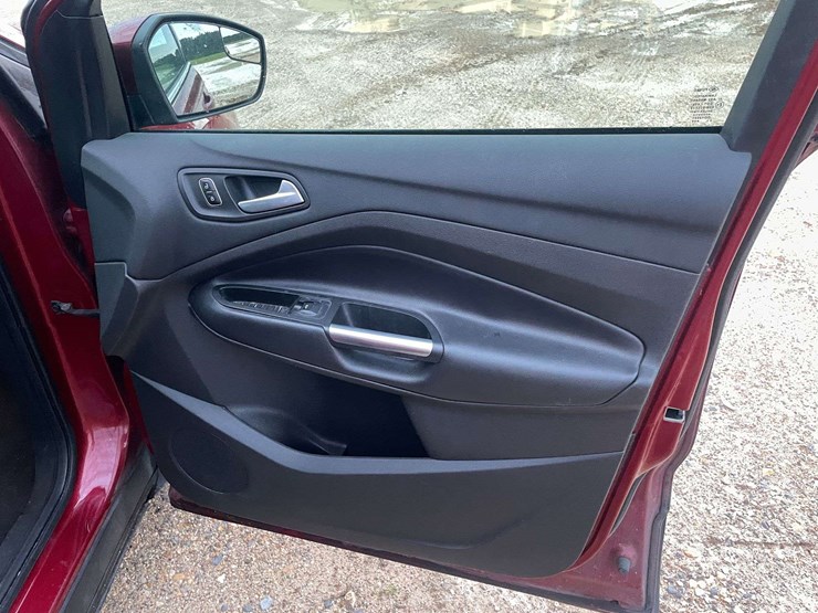 2017-ford-escape-se-image-17