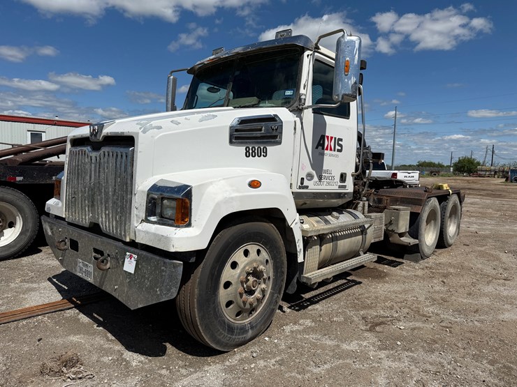 2018-western-star-4700-image-1