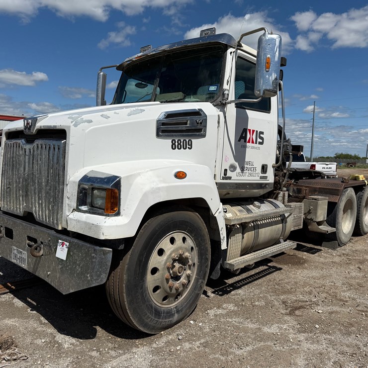 2018 WESTERN STAR 4700