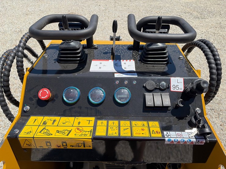#228-•-unused-2026-agt-mx-crt23-mini-skid-steer-loader-image-5