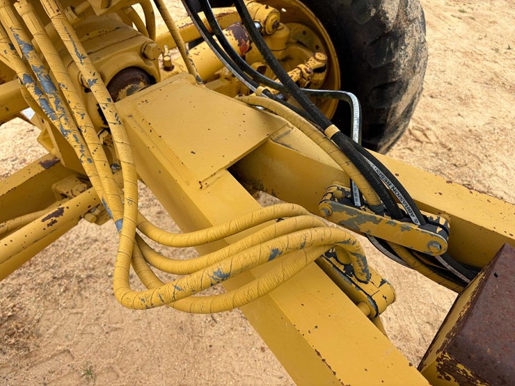 caterpillar-120-image-27