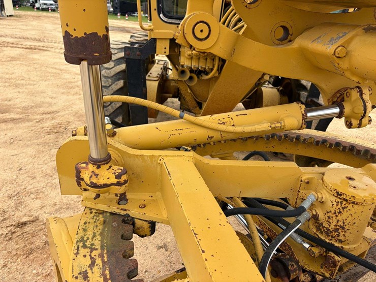caterpillar-120-image-51