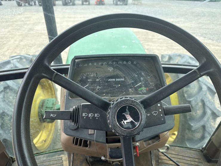1993-john-deere-6400-image-39