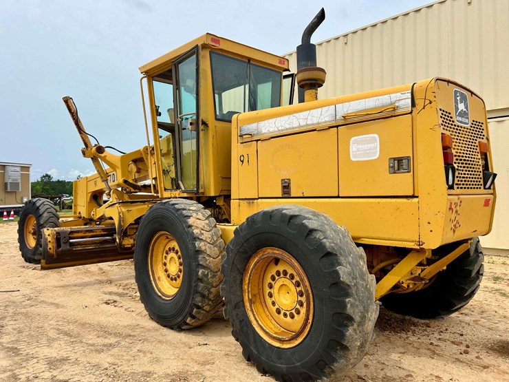 deere-670b-image-2