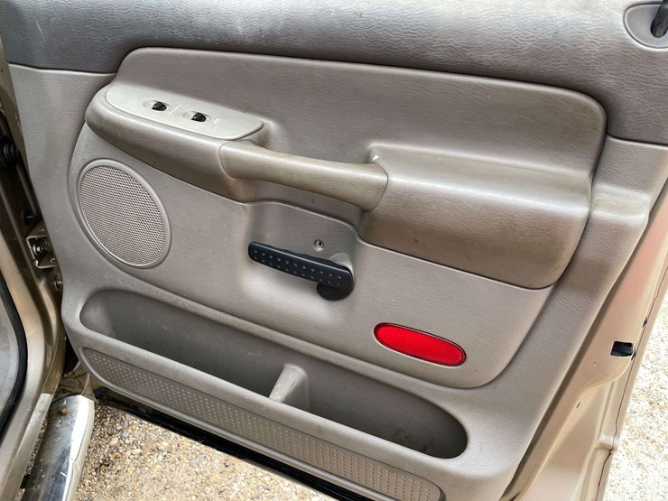 2004-dodge-ram-2500-image-17