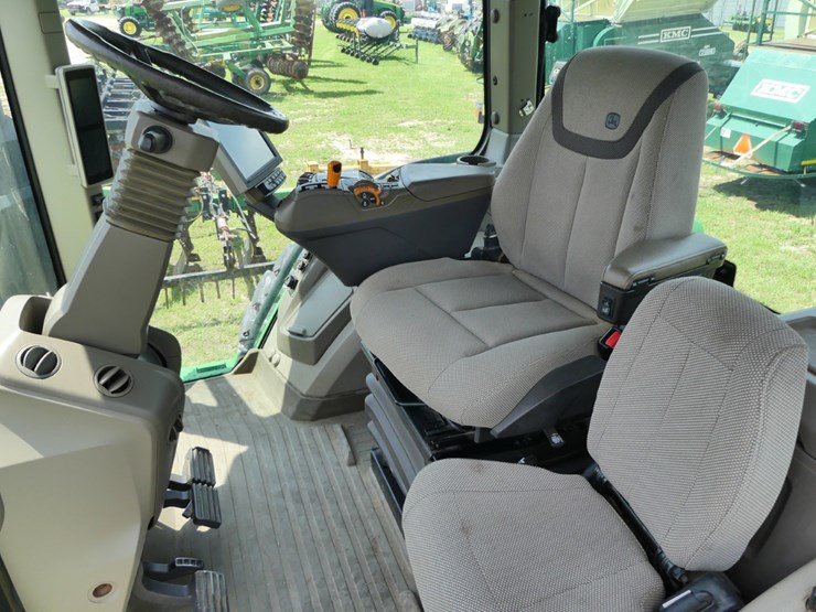 2020-john-deere-7r-210-image-29